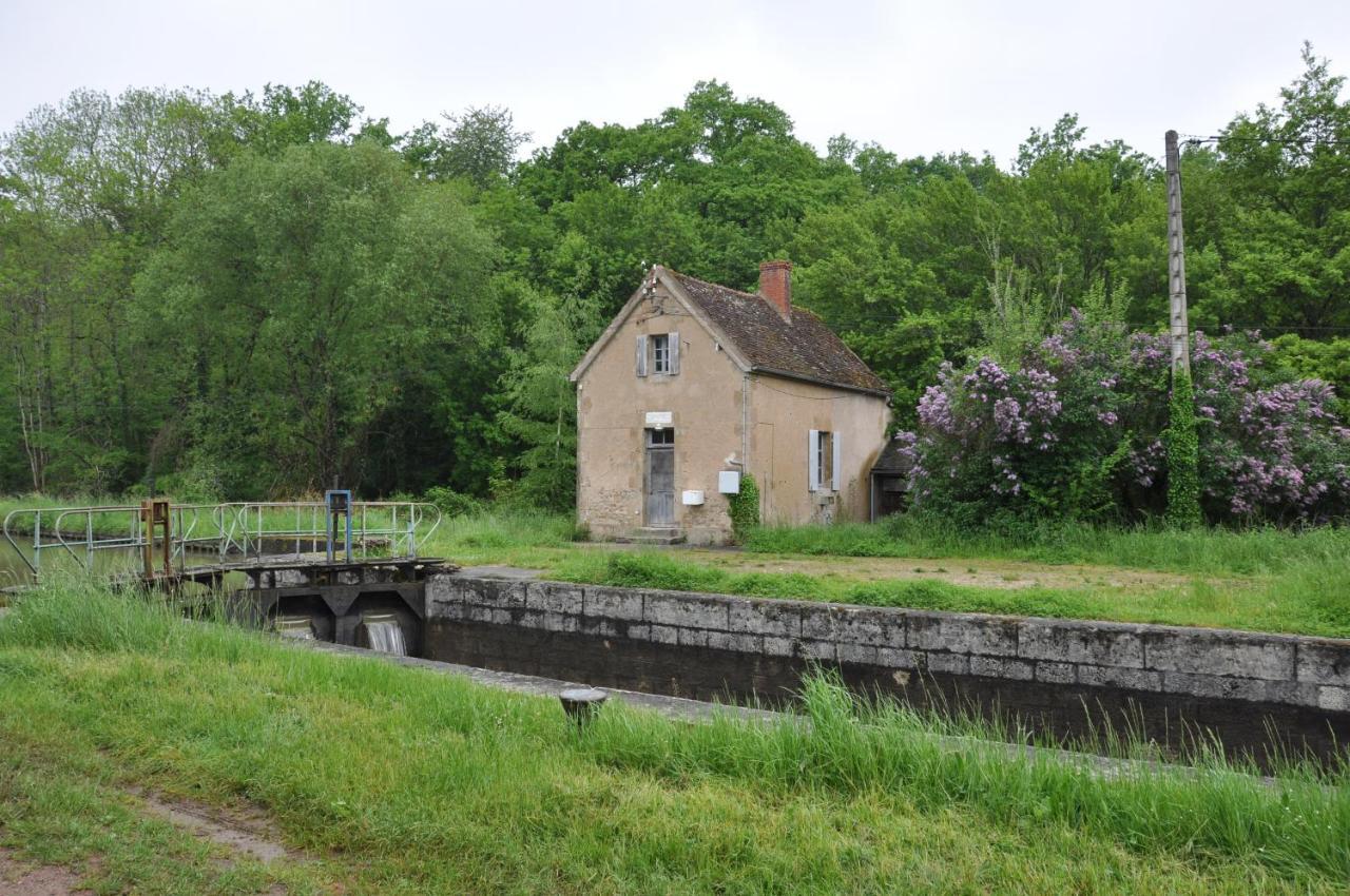 Canal Du Nivernais Gites Le Champ Radis Marigny-sur-Yonne Экстерьер фото