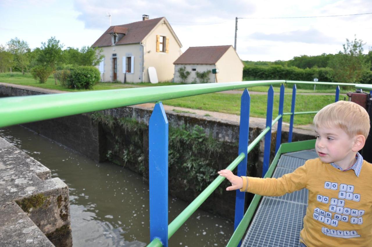 Canal Du Nivernais Gites Le Champ Radis Marigny-sur-Yonne Экстерьер фото
